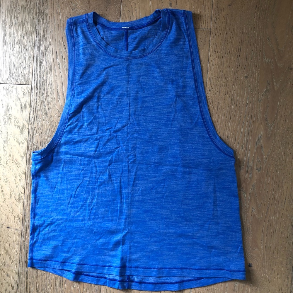 Lululemon tank.